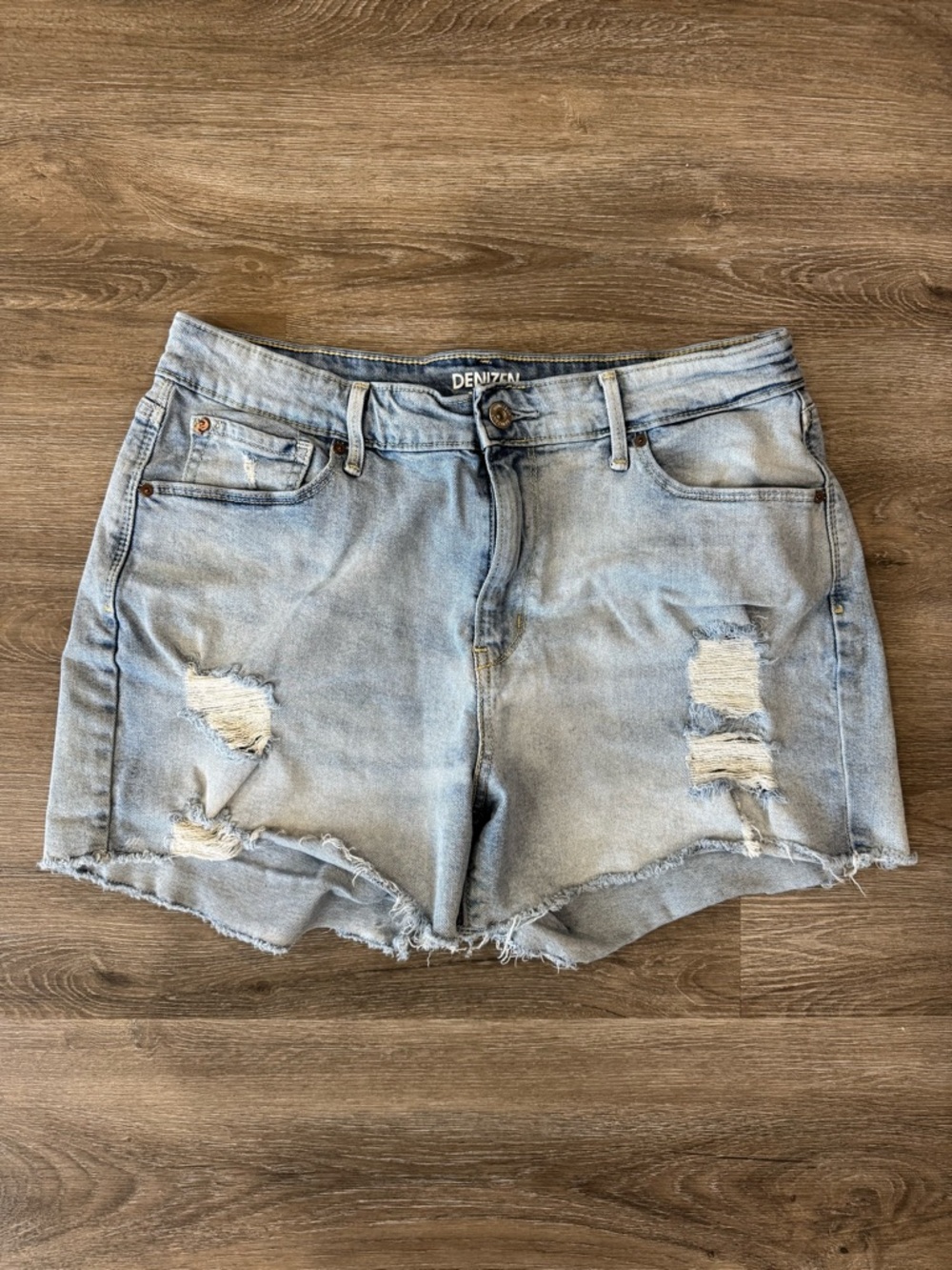 Levi’s Denizen High Rise Distressed Jean Shorts Women’s 14 Cutoff Light Wash